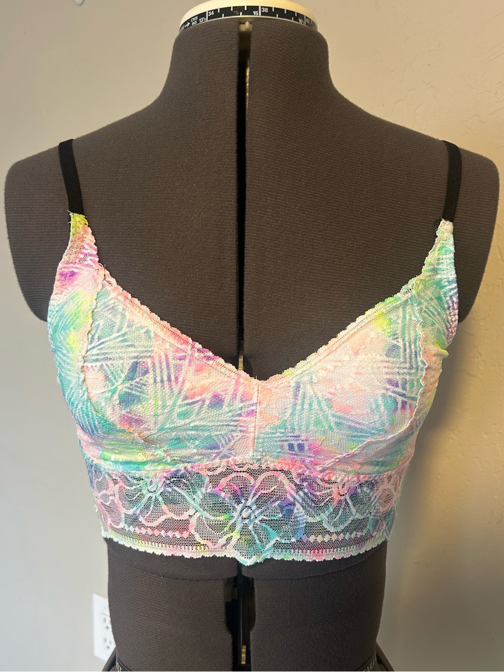PINK Victoria's Secret Wireless Lace Bralette Multicolor Abstract medium (1927)